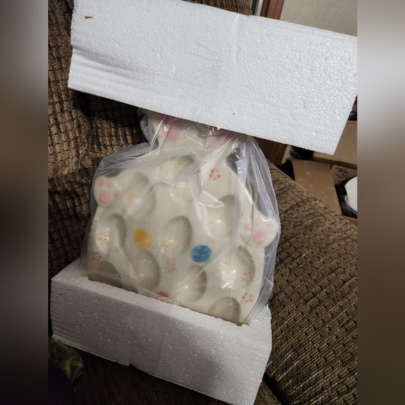 Temptations Easter Bunny Egg Tray Ceramic 15x9in Beautiful Easter Decor - Picture 9 of 9